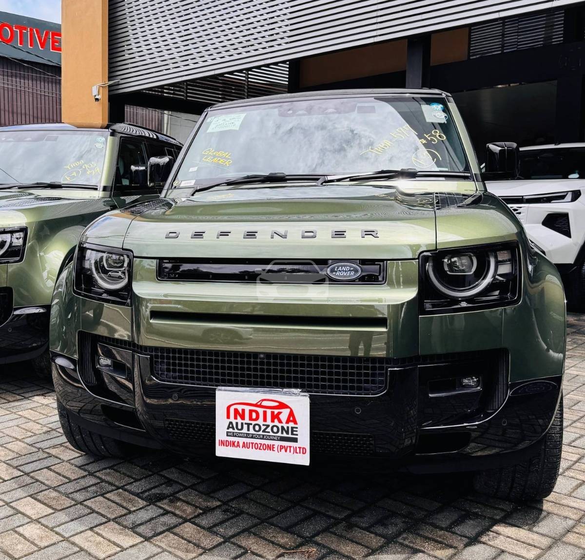 Image Land Rover Defender P300e HSE 2026 